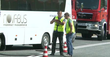 Autobus zderzył się z ciężarówką w Świętokrzyskiem. W środku było 24 dzieci