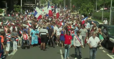Nowi Kaledończycy protestują przeciwko niepodległości.