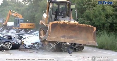 Masakra luksusowych samochodów i motocykli na Filipinach. Prezydent walczy z przemytem i korupcją