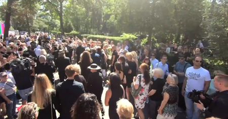Kora spoczęła na warszawskich Powązkach. Żegnały ją tłumy fanów