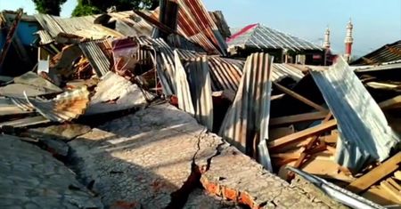 Prawie 400 ofiar, kilkuset rannych. Trzęsienie ziemi i tsunami w Indonezji