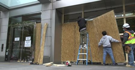 Waszyngton zabezpiecza się na wypadek zamieszek w noc wyborczą