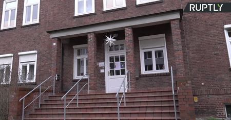 Przez pomyłkę otrzymali pięciokrotną dawkę szczepionki przeciwko COVID-19. Połowa trafiła na obserwację