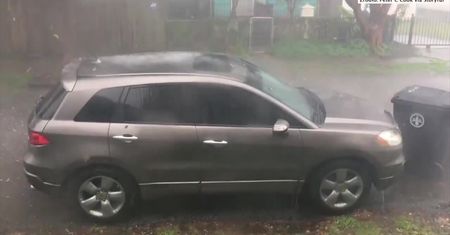 Tornado dotarło do Nowego Orleanu. Ogromne kule gradu niszczyły samochody zaparkowane na ulicy