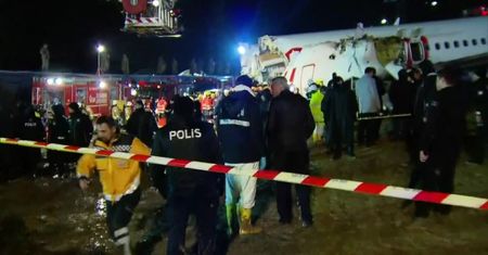 “Wydostałem się przez pęknięcie w kadłubie”. 179 osób hospitalizowanych, trzy zmarły po katastrofie samolotu w Stambule