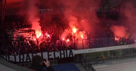 Skandaliczne zachowanie kiboli Lechii. Gdańszczanie obrzucili racami sektor fanów Lecha Poznań
