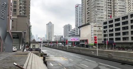 81 ofiar śmiertelnych, ponad 2800 zakażonych koronawirusem w Chinach. Opustoszałe ulice miasta Wuhan