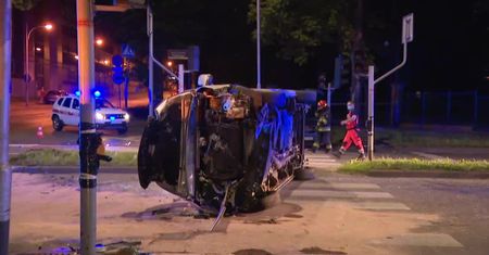 Sześć osób rannych po zderzeniu samochodu osobowego z busem