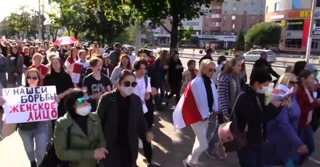 Milicja i OMON rozbiły marsz kobiet w Mińsku. Co najmniej 340 zatrzymanych