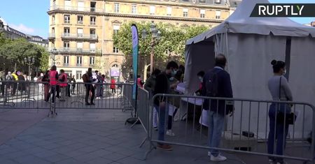 Darmowe testy na Covid-19 w Paryżu. Nawrót epidemii we Francji
