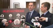 PO ustawia w Sejmie nową tablicę przedstawiającą “układ Kaczyńskiego”