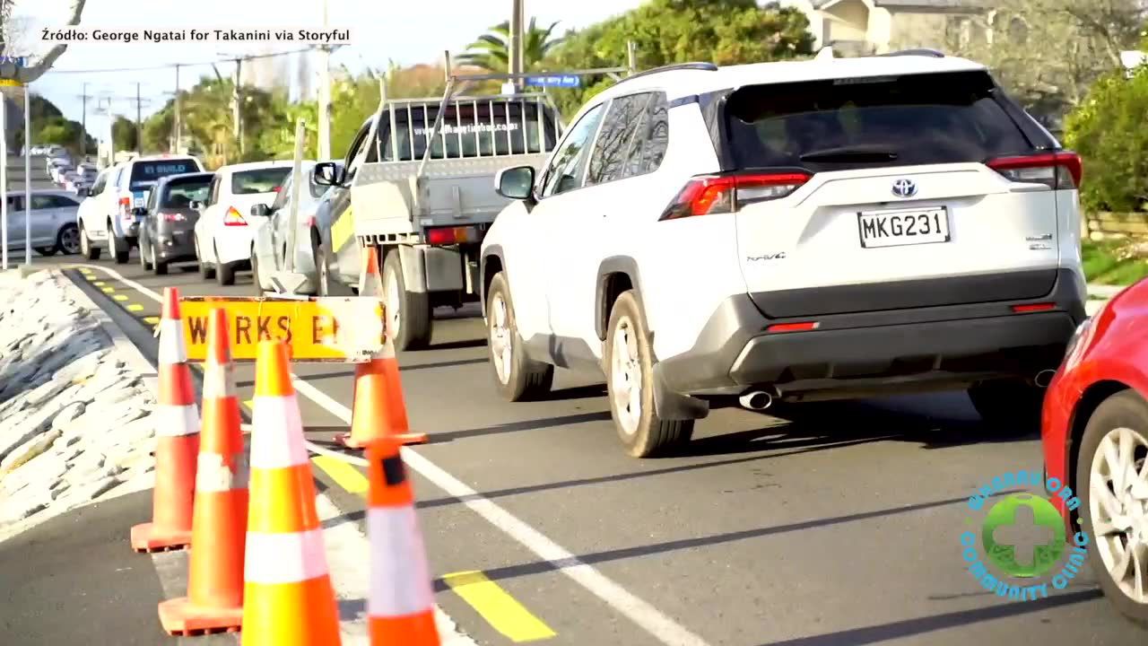 W Auckland wróciły obostrzenia po wykryciu nowych przypadków zakażenia COVID-19. W mieście utworzyły się ogromne kolejki do mobilnych punktów pobrań