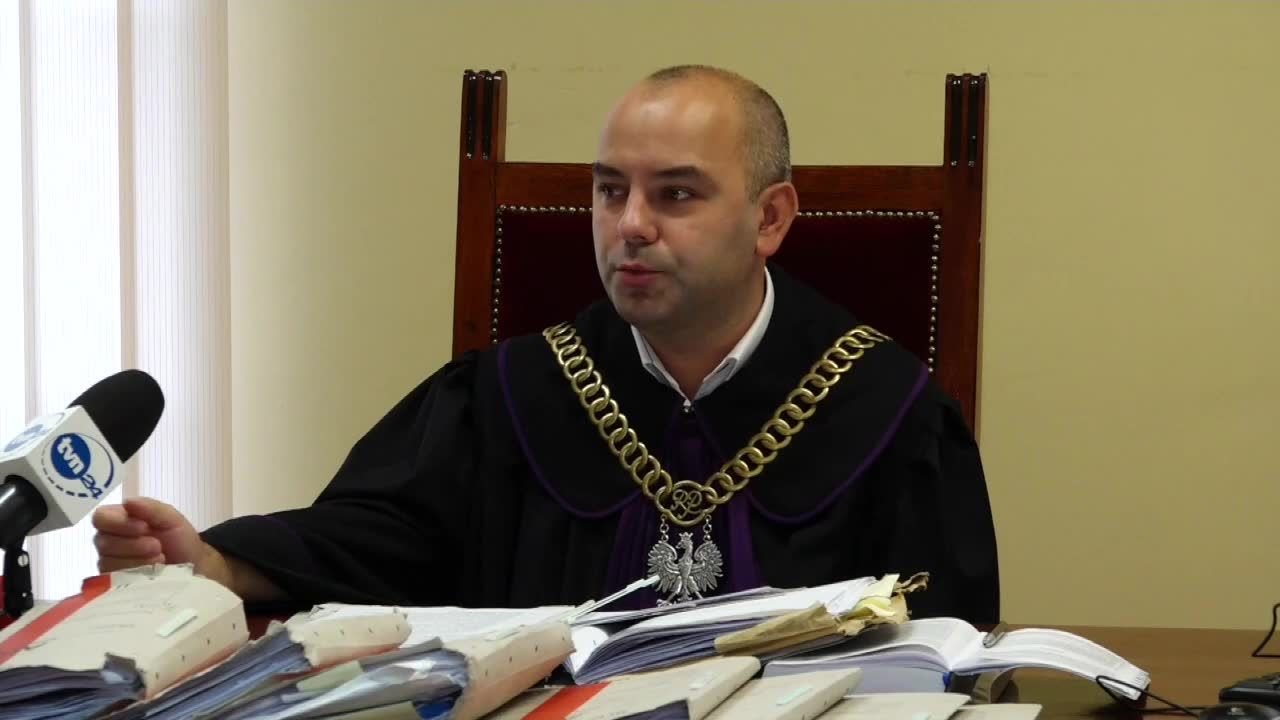 Zostawili bezdomnego w lesie, mężczyzna zmarł z wychłodzenia. Policjanci skazani