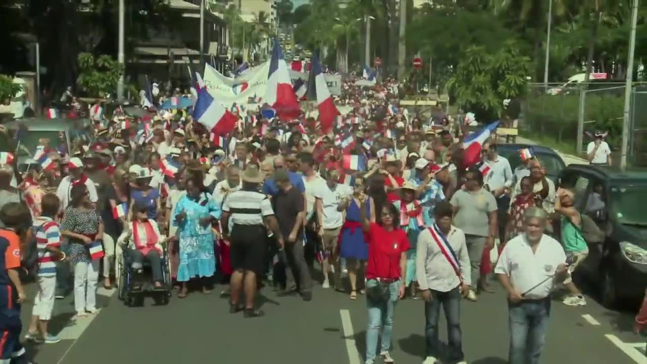 Nowi Kaledończycy protestują przeciwko niepodległości.