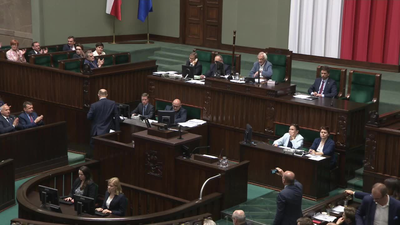 PiS przeforsował w sejmie zmiany w ustawach sądowych