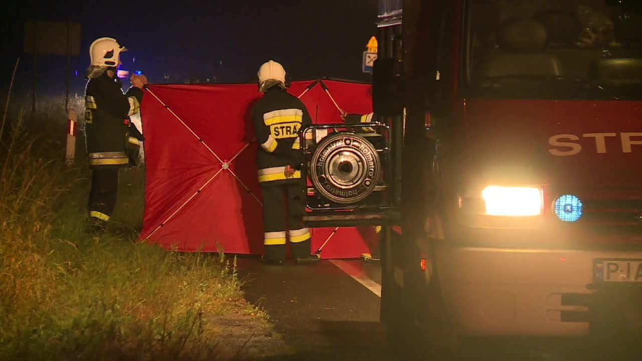 Śmiertelne potrącenie pieszego pod Jarocinem. Samochód pchał go prawie 200 metrów