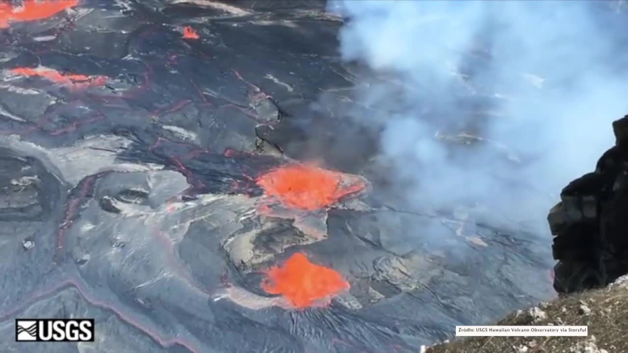 Bulgot jeziora lawowego na Hawajach. Erupcja Kilauei trwa od kilkudziesięciu lat