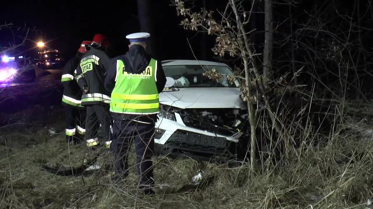 Samochód z nietrzeźwą za kierownicą wypadł z drogi na łuku. 5-letni chłopiec jest ciężko ranny