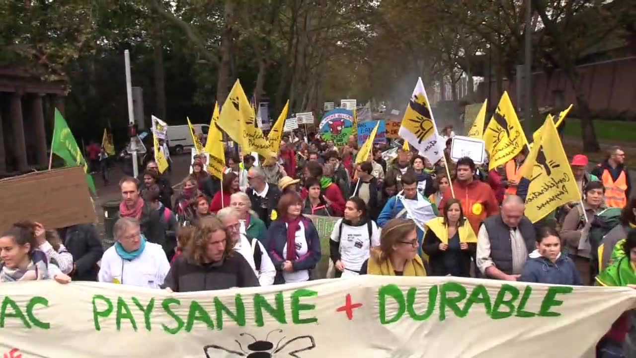 Rolnicy protestowali w Strasburgu przeciwko reformom i umowom handlowym