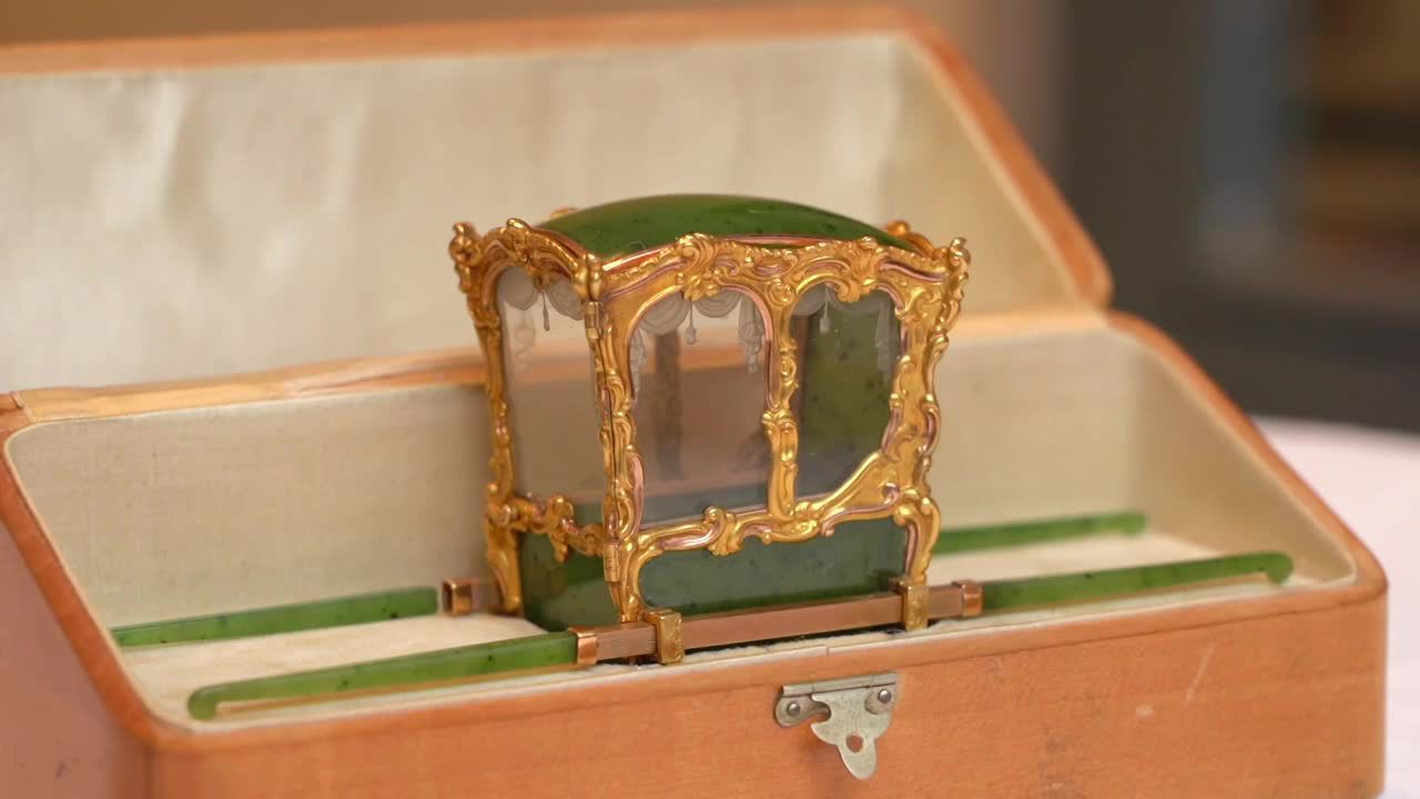 Kupiona za 75 funtów, dziś może być warta milion dolarów. Miniaturka Faberge na aukcji w Anglii