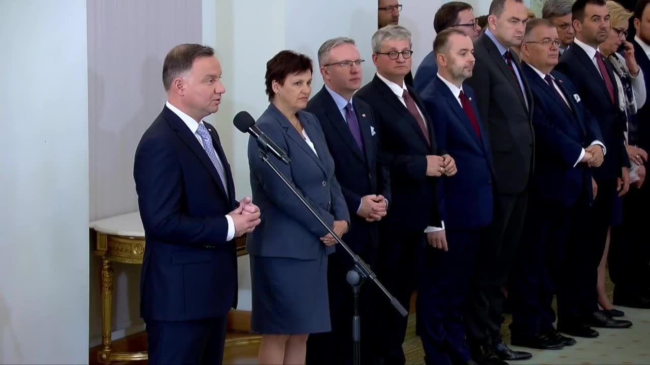 Prezydent podziękował odchodzącym ministrom i życzył poparcia społecznego nowym