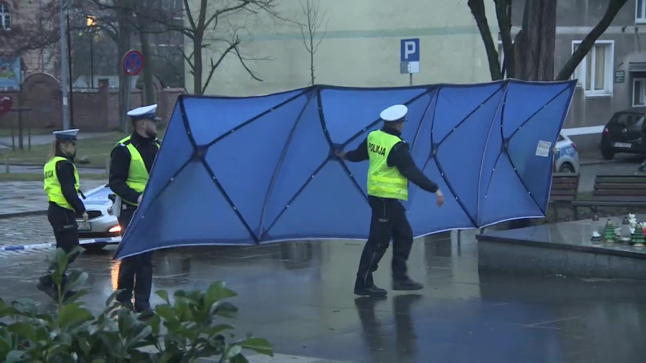 Gdańska policja zatrzymała trzech mężczyzn, którzy obalili pomnik ks. Jankowskiego