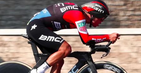 Sensacyjna zmiana lidera Tour de France! Tadej Pogacar dzięki kapitalnej “czasówce” jest o krok od pozbawienia triumfu swojego rodaka, Primoża Roglica