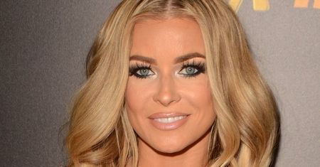 Carmen Electra w złotej stylizacji