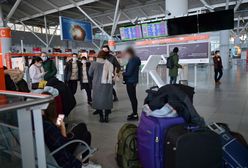 Narodowa afera o #LotDoDomu. "Nie zaserwowano im krewetek tygrysich" [OPINIA]