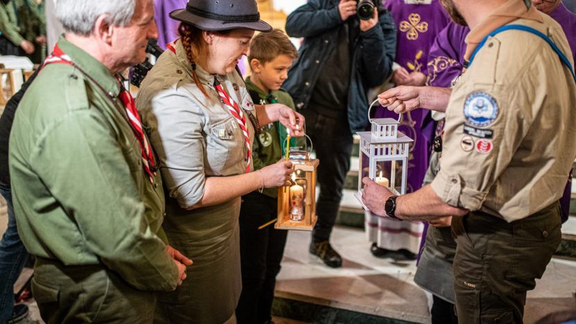 Betlejemskie Światło Pokoju przekazywane będzie do kolejnych państw.