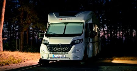 Adria Matrix Axess - zobacz, jak wygląda kamper z zewnątrz i od środka