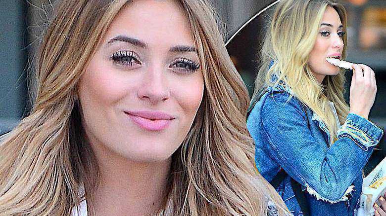 Marcelina Zawadzka dżinsowy płaszcz