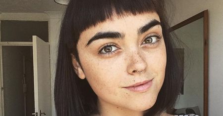 Fryzura we francuskim stylu. Postaw na naturalność i zachwyć prostotą