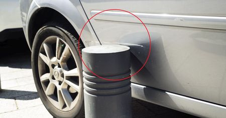 Nieuwaga podczas parkowania może kosztować krocie. Podpowiadamy, jak zaoszczędzić