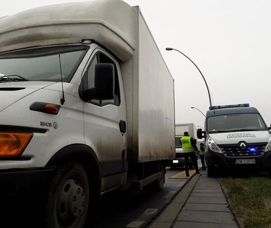 Zatrzymali ciężarówkę do kontroli. Waga pokazała trzykrotne przeładowanie!