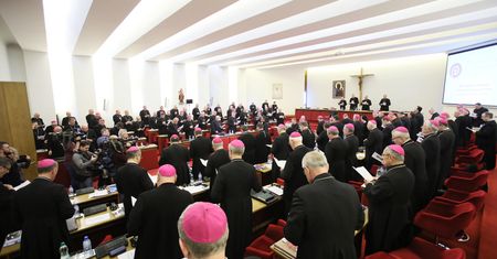 Koronawirus w Polsce. Były rzecznik episkopatu tłumaczy, dlaczego KEP się nie zebrała