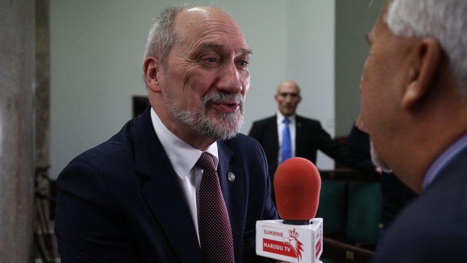 Macierewicz: Siemoniak próbował odbudować PRL-owski złoty fundusz