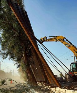 Wpadka podczas budowy muru Donalda Trumpa. Fragment konstrukcji runął