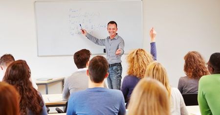 Ekspert: nauczyciel powinien uczyć umiejętności, a nie przekazywać wiedzę