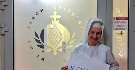 Prezent Narodowego Funduszu Zdrowia na dzień kobiet. Zamiast goździka, badania