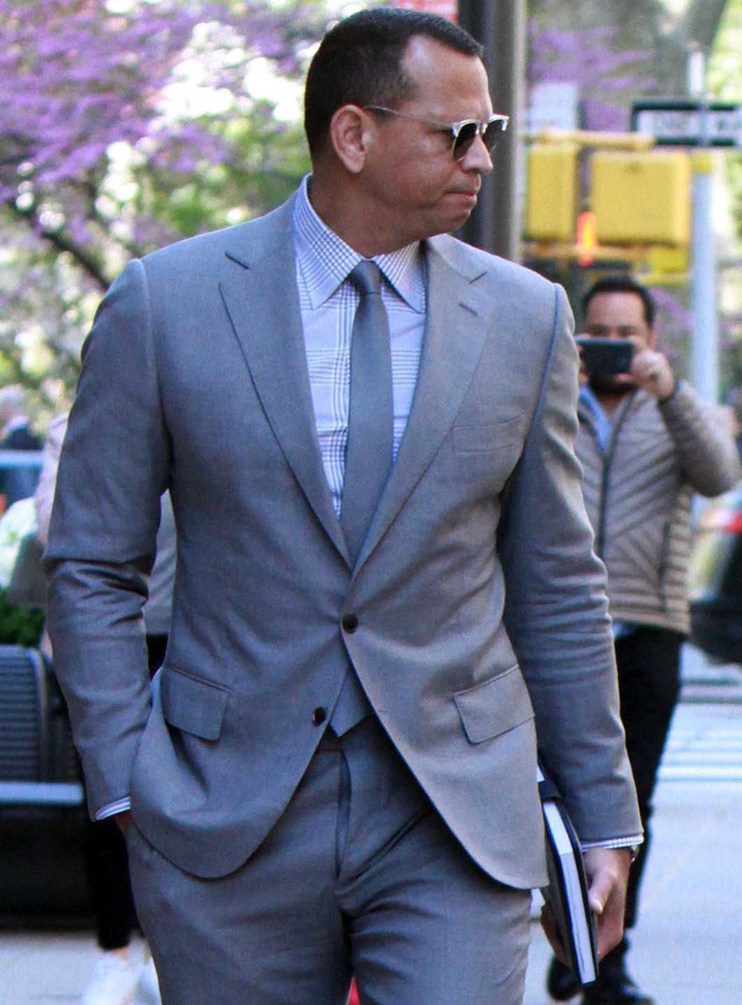 Alex Rodriguez w garniturze
