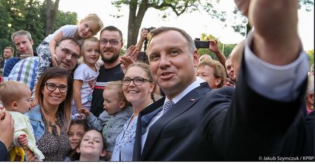 Szczecinek. Spółka chciała 900 zł od prezydenta, zapłacił pełnomocnik premiera
