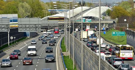Jechał slalomem na S8. Zatrzymali go inni kierowcy
