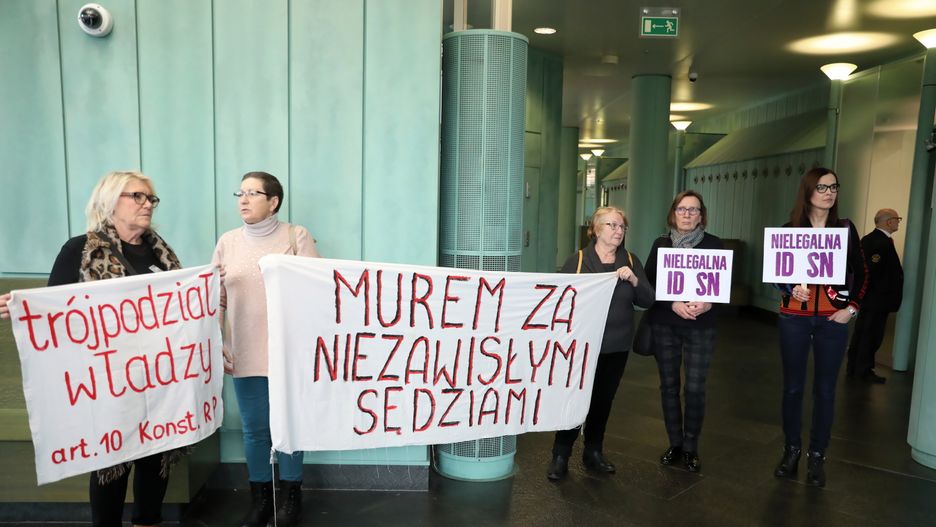 Pikieta w Sądzie Najwyższym przeciwko zmianom wprowadzanym przez obóz PiS w sądownictwie