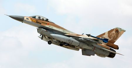 Syria zestrzeliła izraelski myśliwiec F16. "To atak na nasze terytorium"