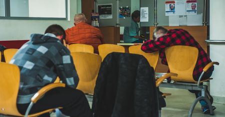 Trójmiasto. SOR-y pękają w szwach. Powód? Pijani turyści