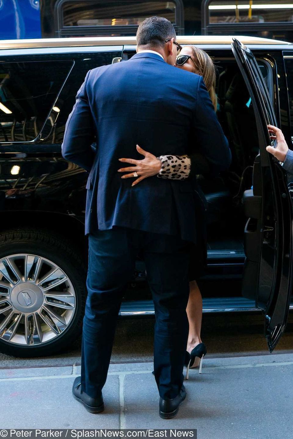 Jennifer Lopez namiętnie całuje Alexa Rodrigueza