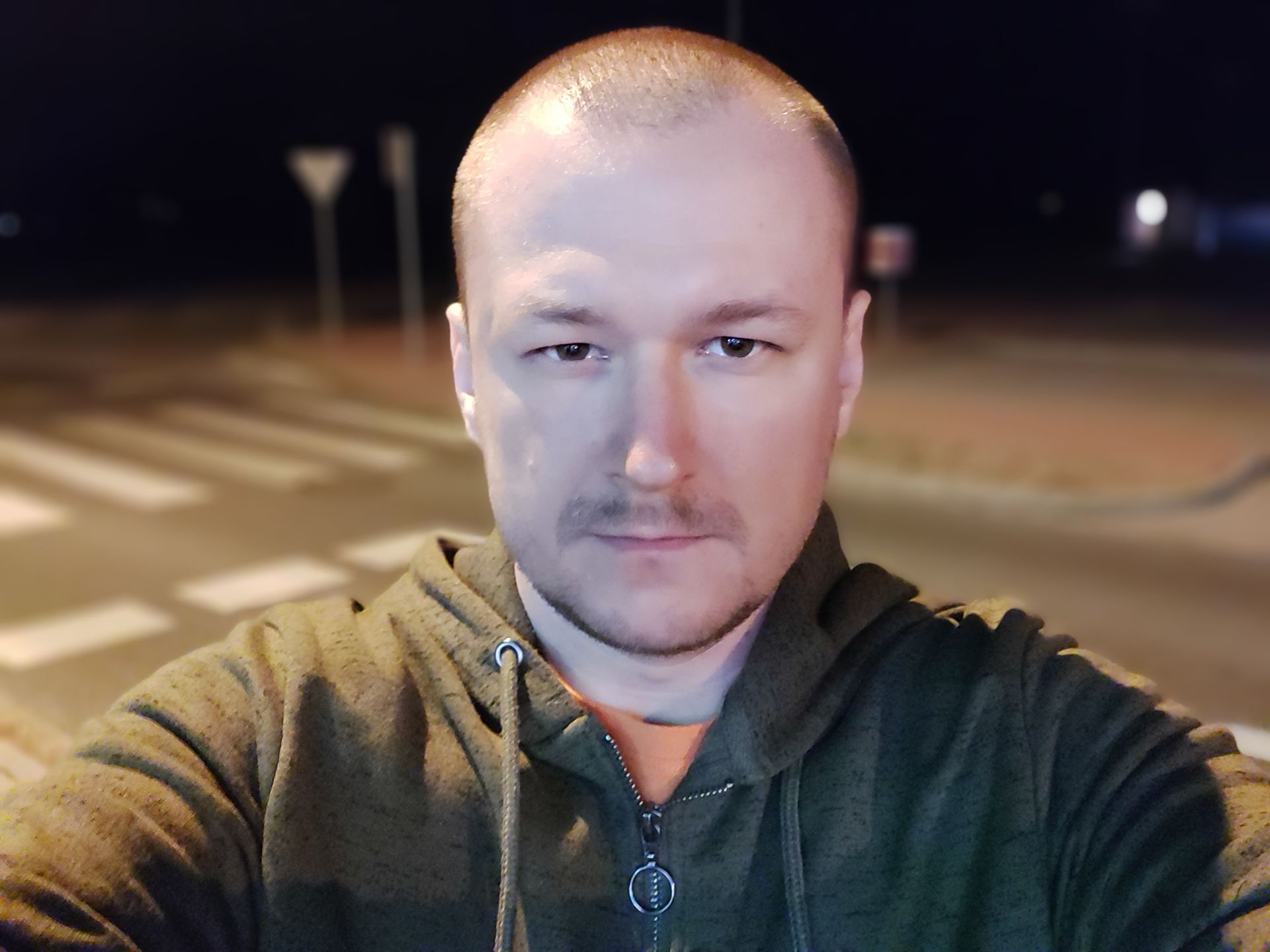 Samsung Galaxy A80 kontra przedni aparat Galaxy S10. Czy obracana kamera ma sens? 32