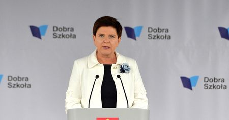 Podwyżki dla nauczycieli. Nowa obietnica Szydło na nowy rok szkolny