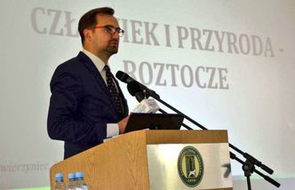 Wiceminister czyta "referat" Szyszki: "Tak zmieniono mentalność ludzi, że zakaz wycinania drzew urasta do rangi najwyższej. Kreują to RUCHY SATANISTYCZNE"